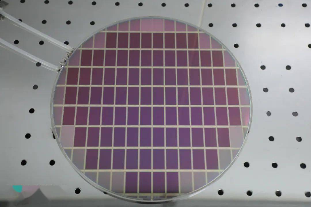 micro oled,目前已建成一条12英寸硅基